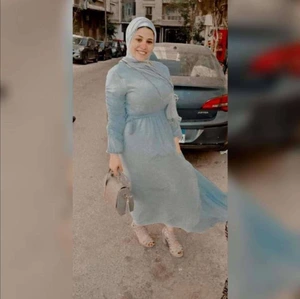 ملفايه مصرية في فستان أزرق فاتح - جسمها يجنن 🔥