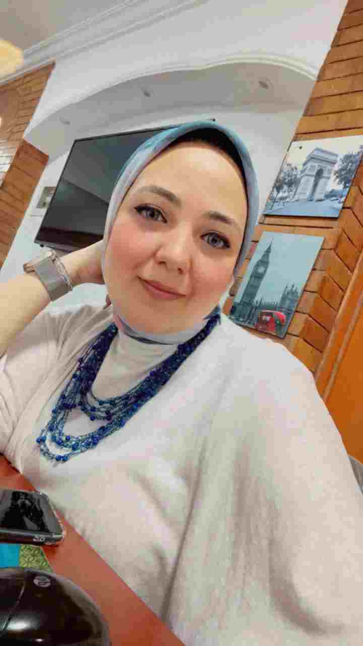 ملفايه مصرية حلوة في المطعم - نظرة تجنن وجسم طري 🔥