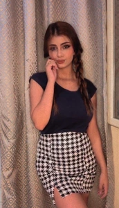 سكس مصري - بنت في تنورة شيك وكعب 🔥